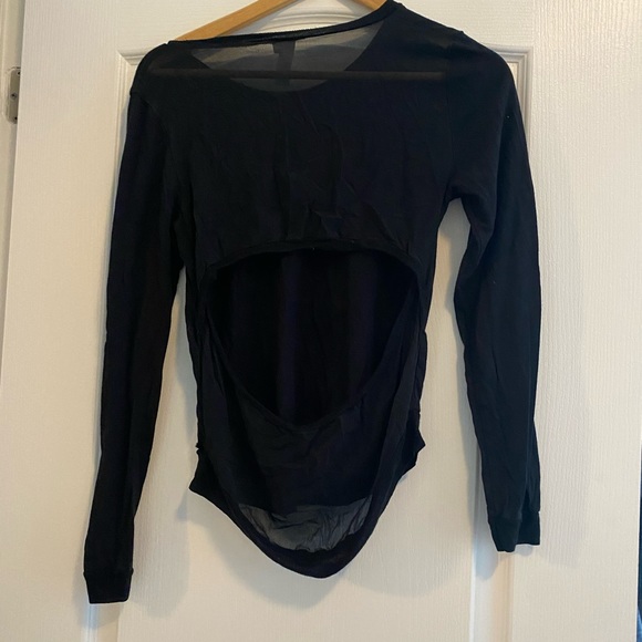 Si-Iae Black open back shirt - Picture 2 of 4